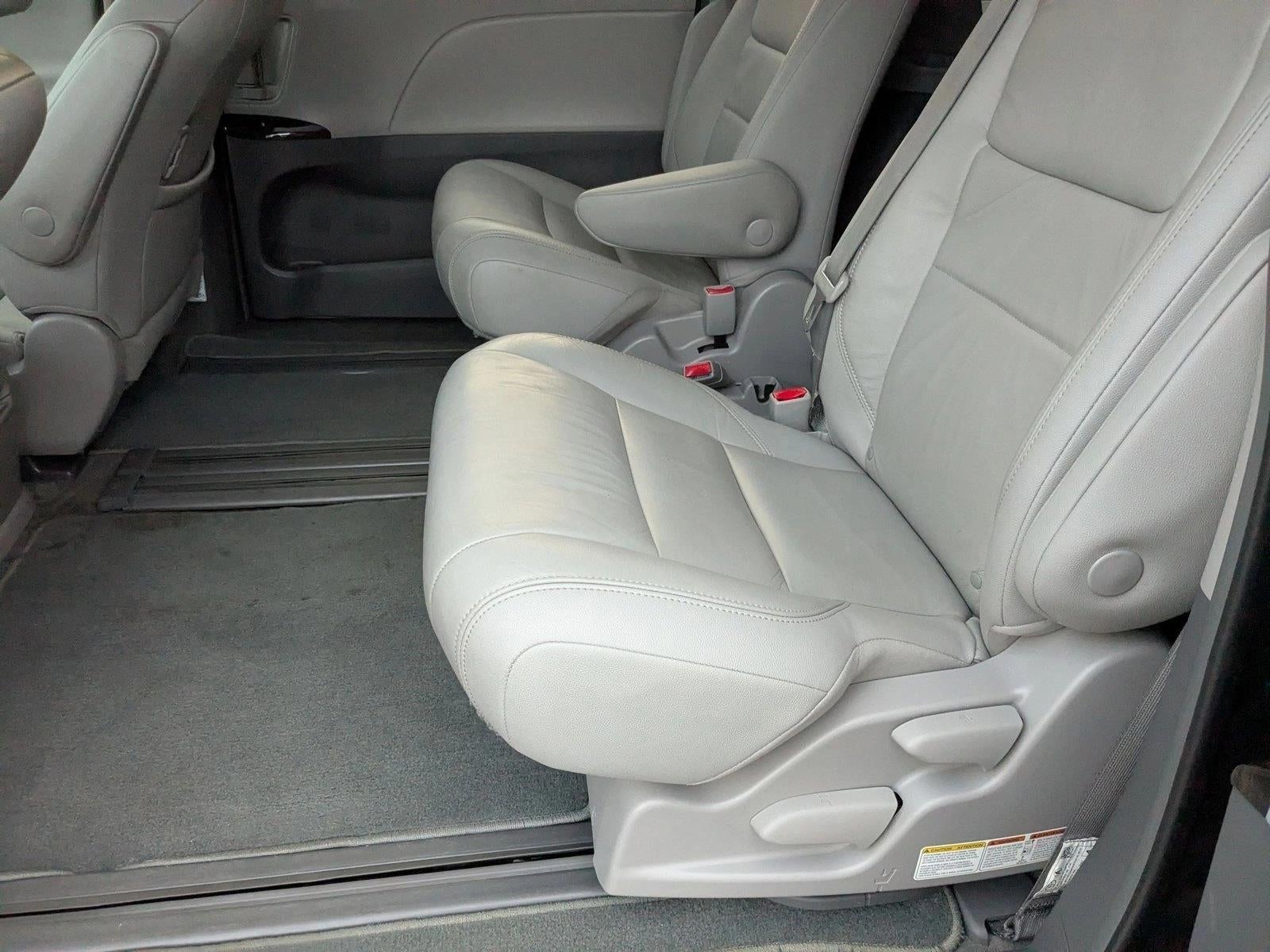 2018 Toyota Sienna XLE FWD 8-Passenger (Natl)