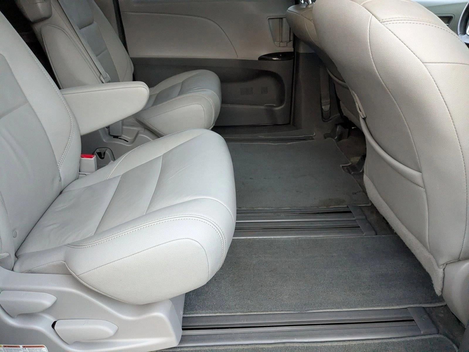 2018 Toyota Sienna XLE FWD 8-Passenger (Natl)