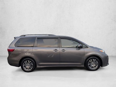 2018 Toyota Sienna XLE FWD 8-Passenger (Natl)