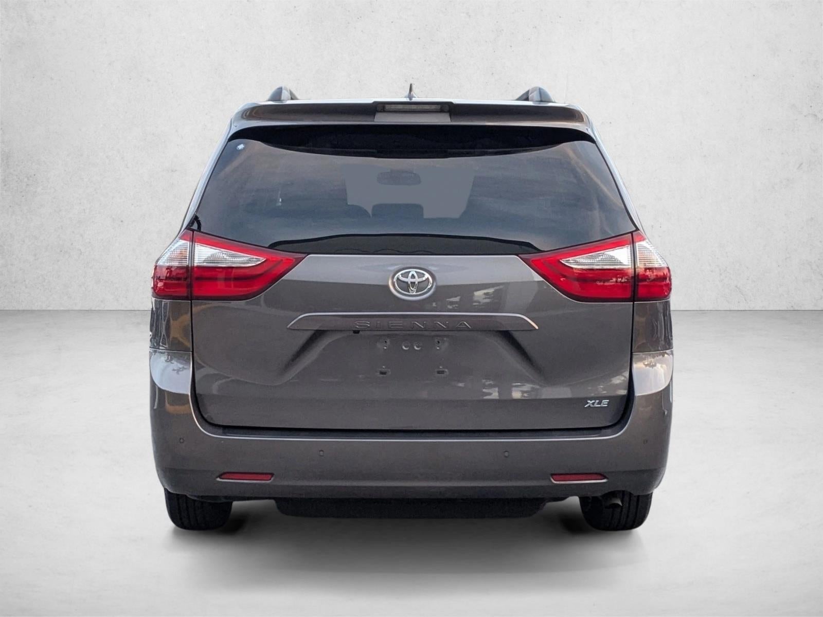 2018 Toyota Sienna XLE FWD 8-Passenger (Natl)