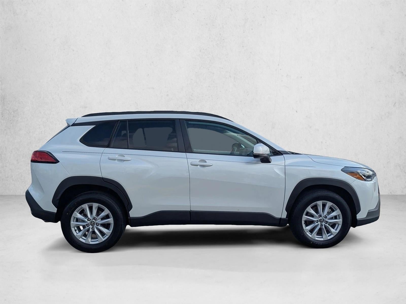 2022 Toyota Corolla Cross LE 4WD (Natl)
