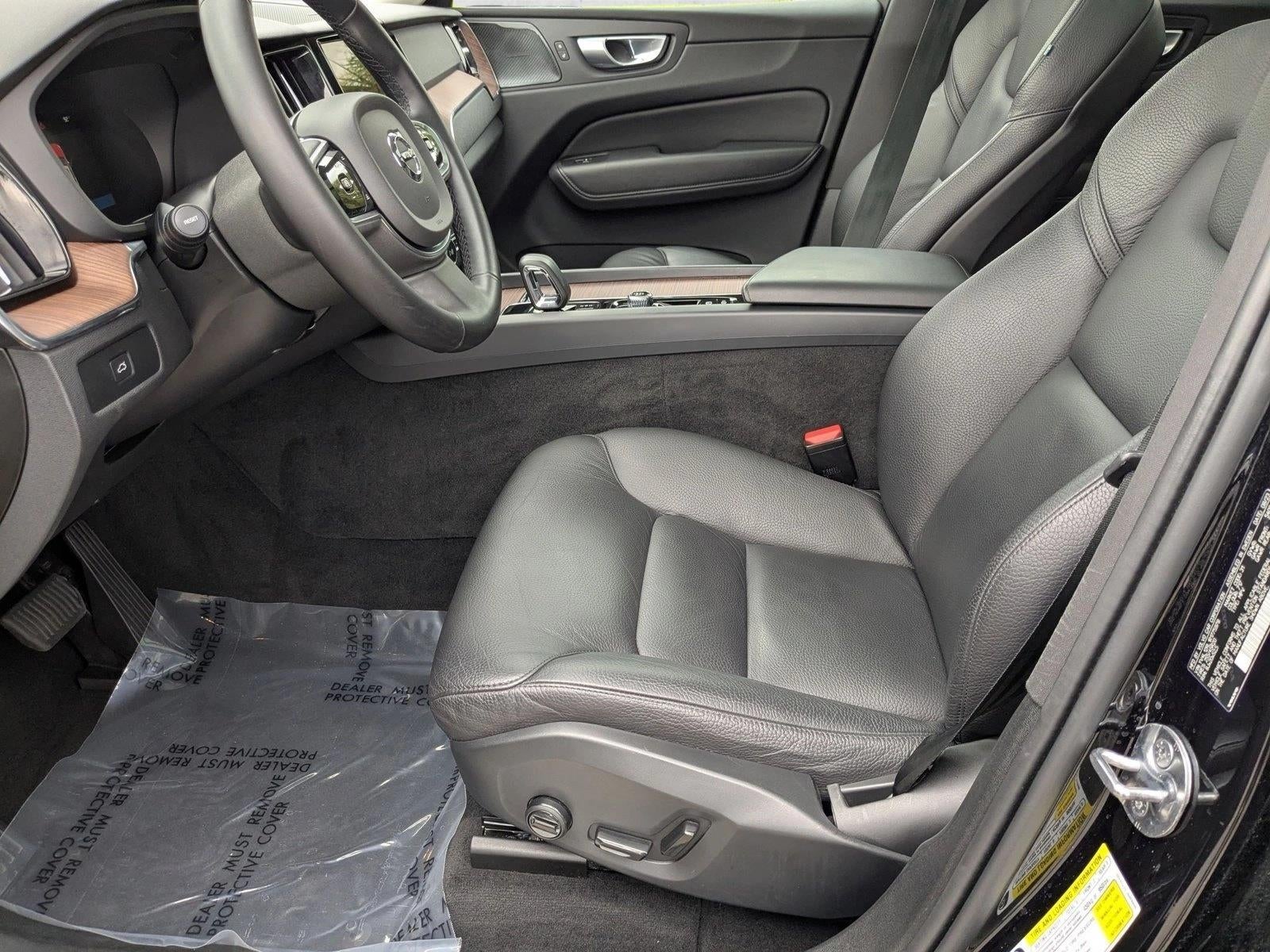 2024 Volvo XC60 B5 AWD Plus Dark Theme