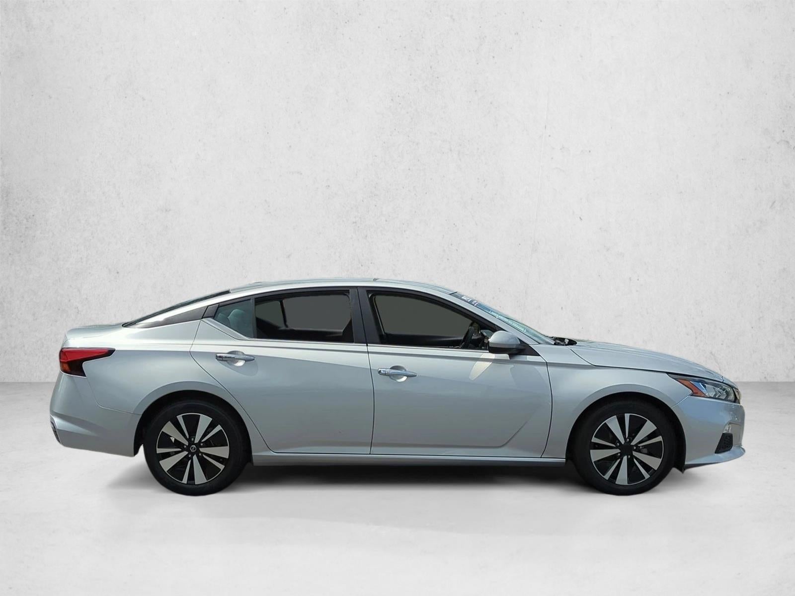 2022 Nissan Altima 2.5 SV Sedan