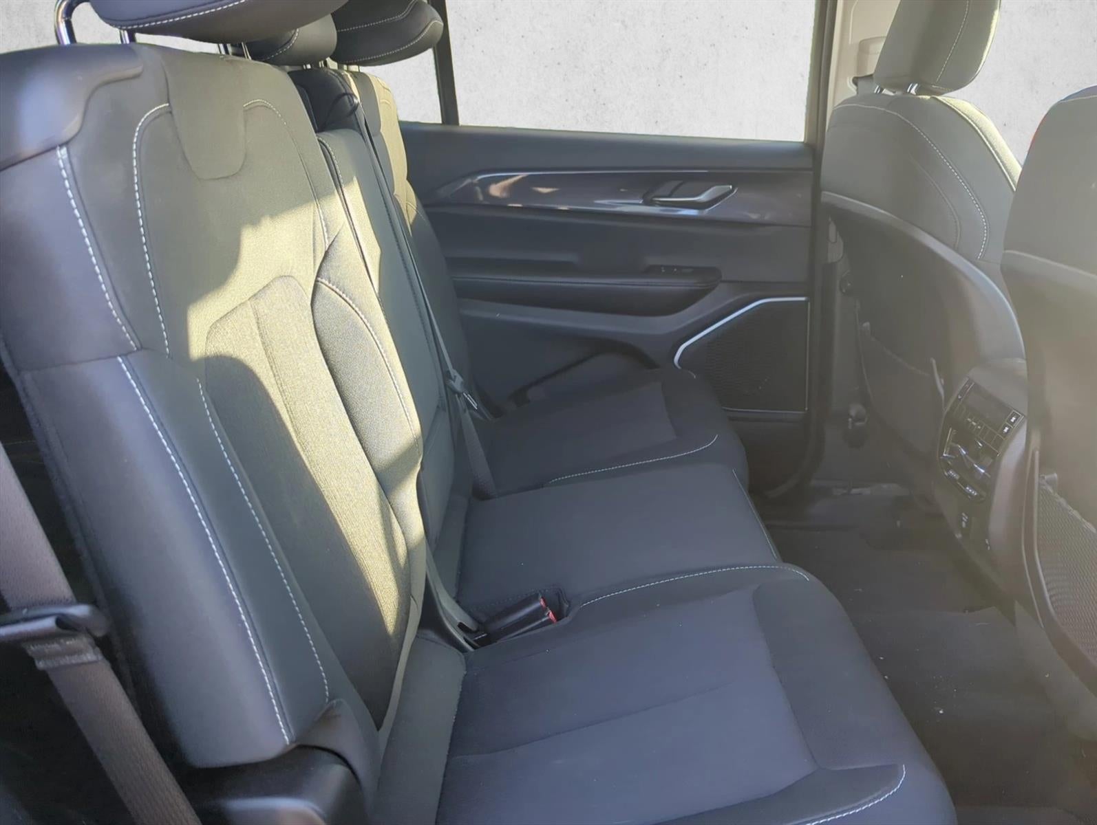 2021 Jeep Grand Cherokee L Laredo 4x4