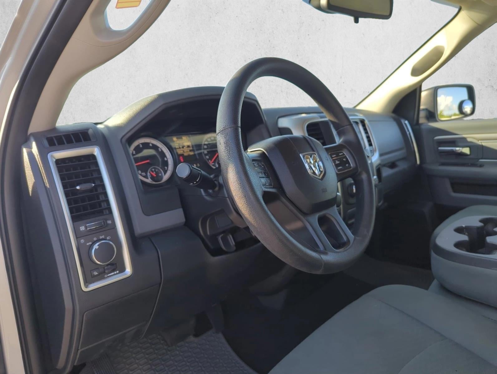 2016 RAM 1500 2WD Quad Cab 6.4 Ft Box SLT