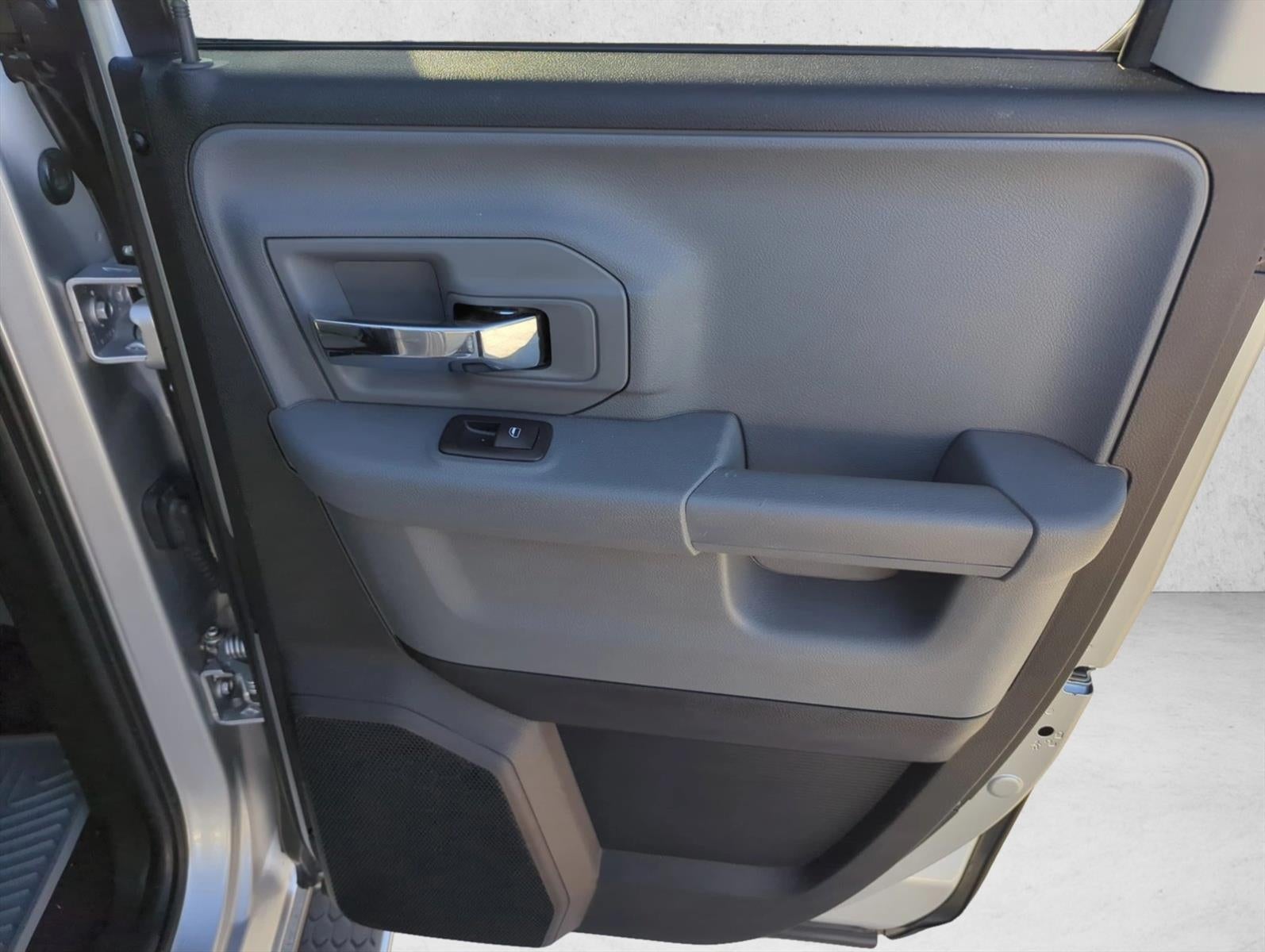2016 RAM 1500 2WD Quad Cab 6.4 Ft Box SLT
