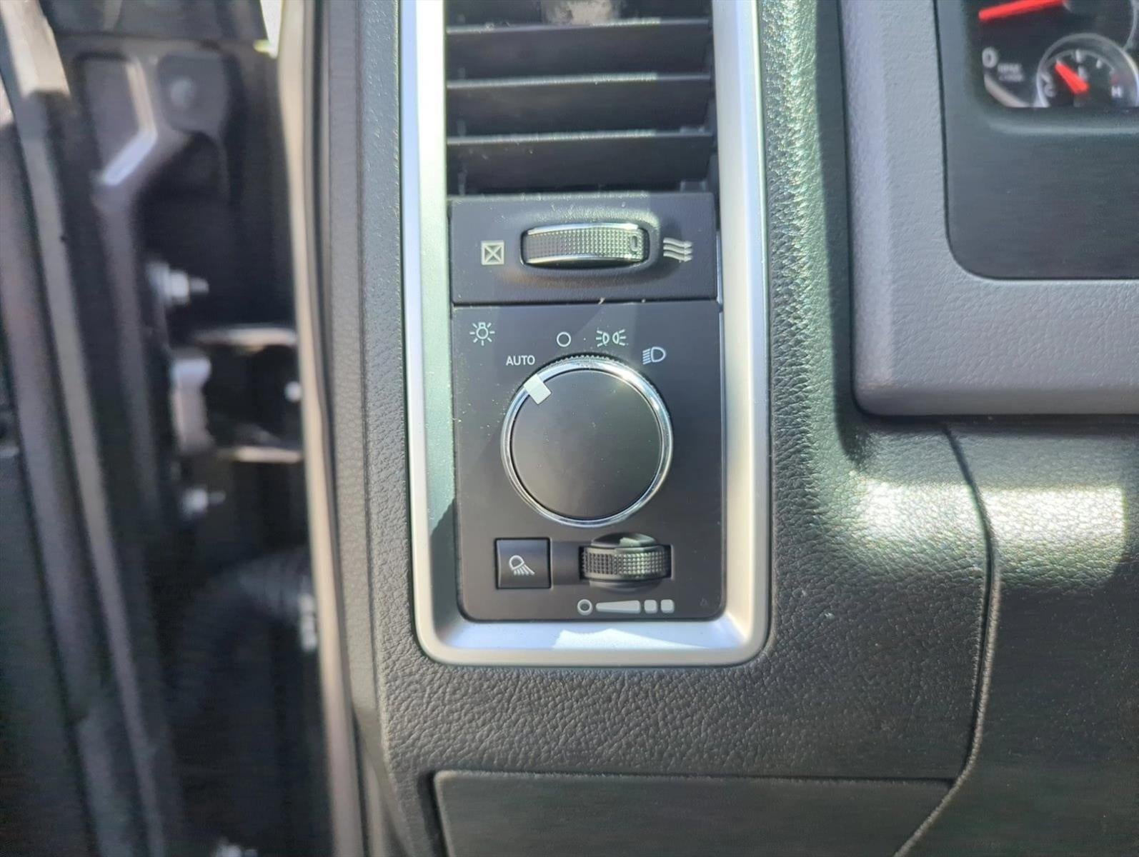 2016 RAM 1500 2WD Quad Cab 6.4 Ft Box SLT