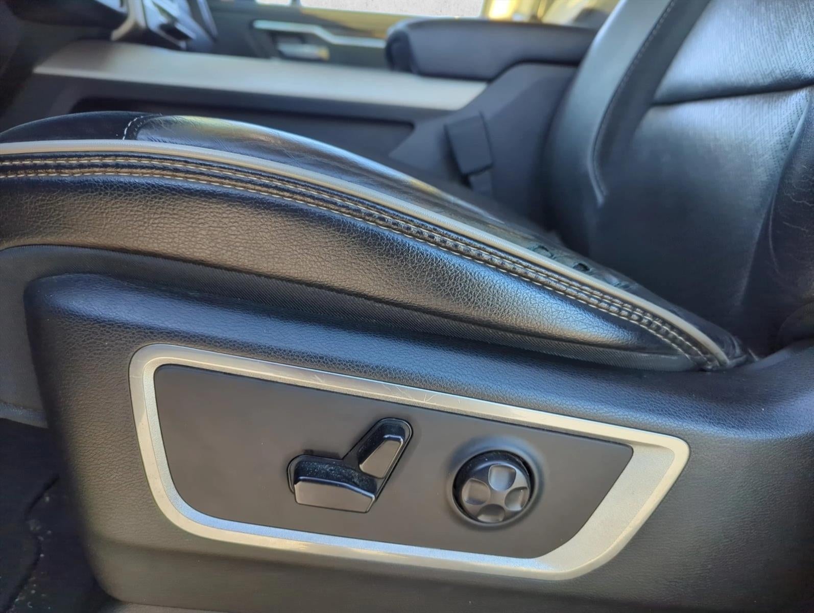 2020 RAM 1500 Laramie 4x2 Quad Cab 6'4" Box
