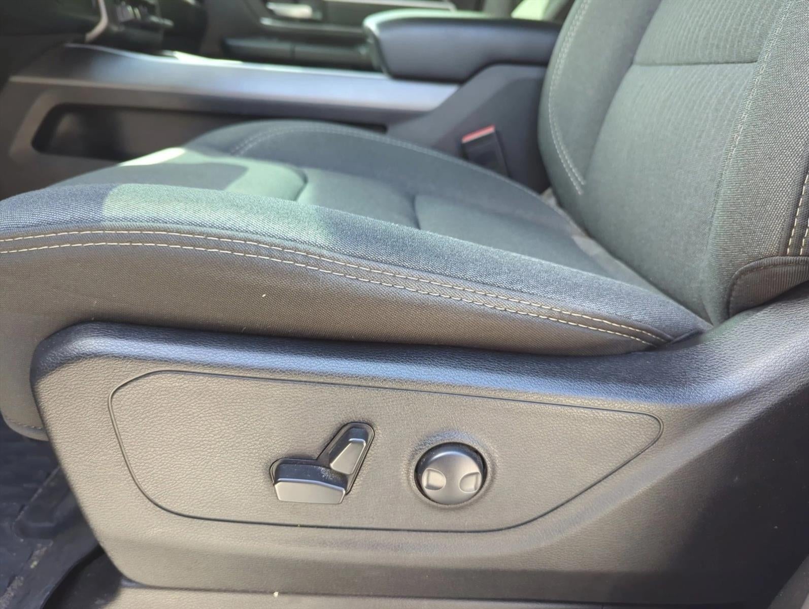 2022 RAM 1500 Big Horn 4x4 Crew Cab 5'7" Box