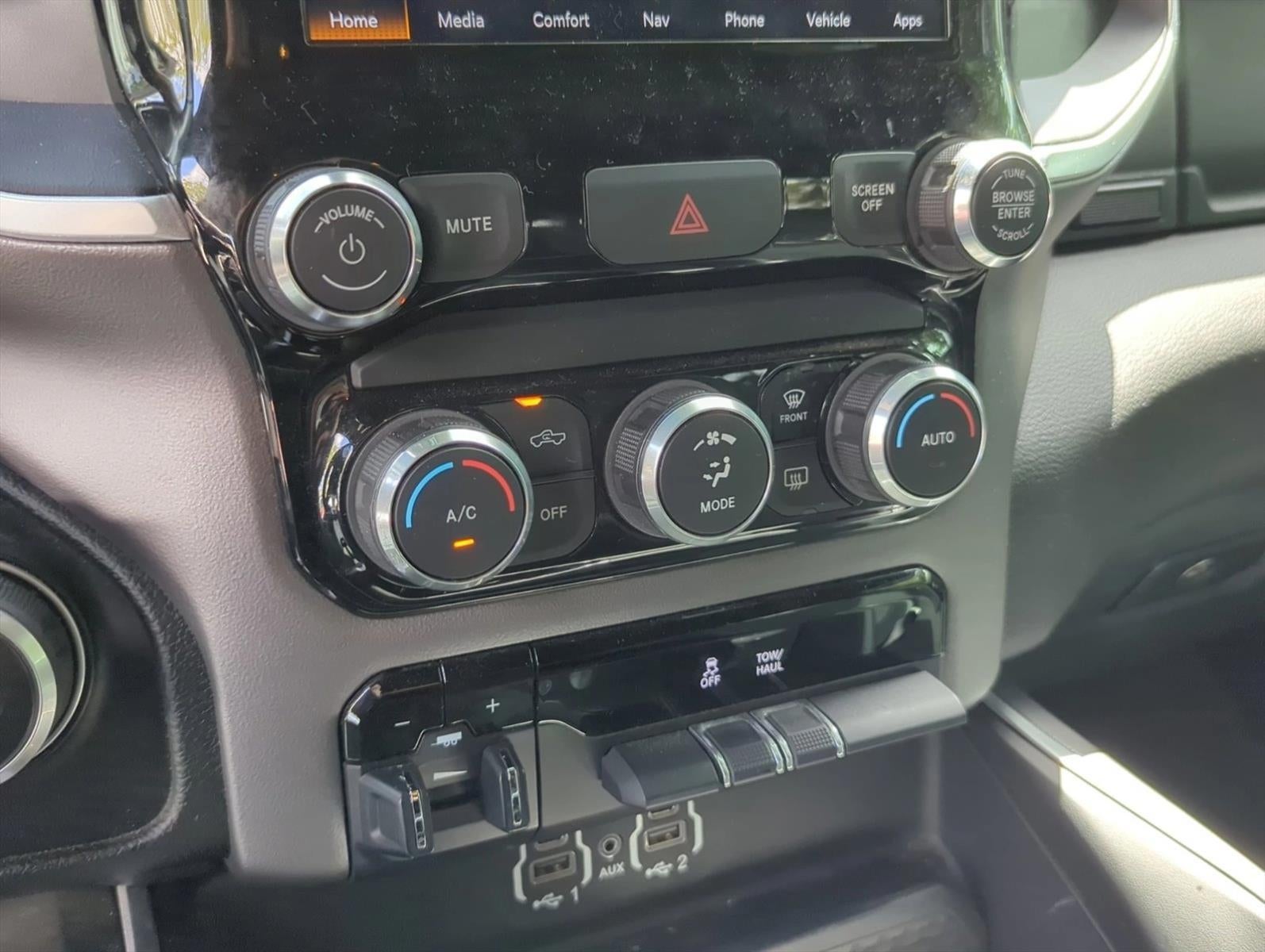 2022 RAM 1500 Big Horn 4x4 Crew Cab 5'7" Box