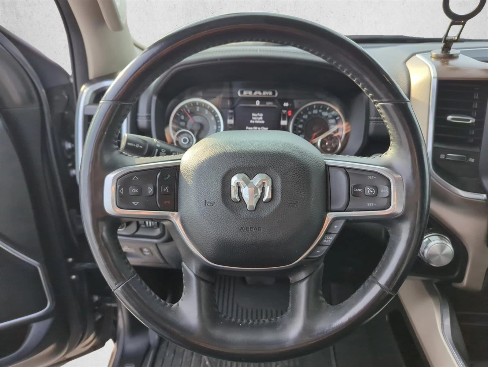 2022 RAM 1500 Laramie 4x4 Crew Cab 5'7" Box