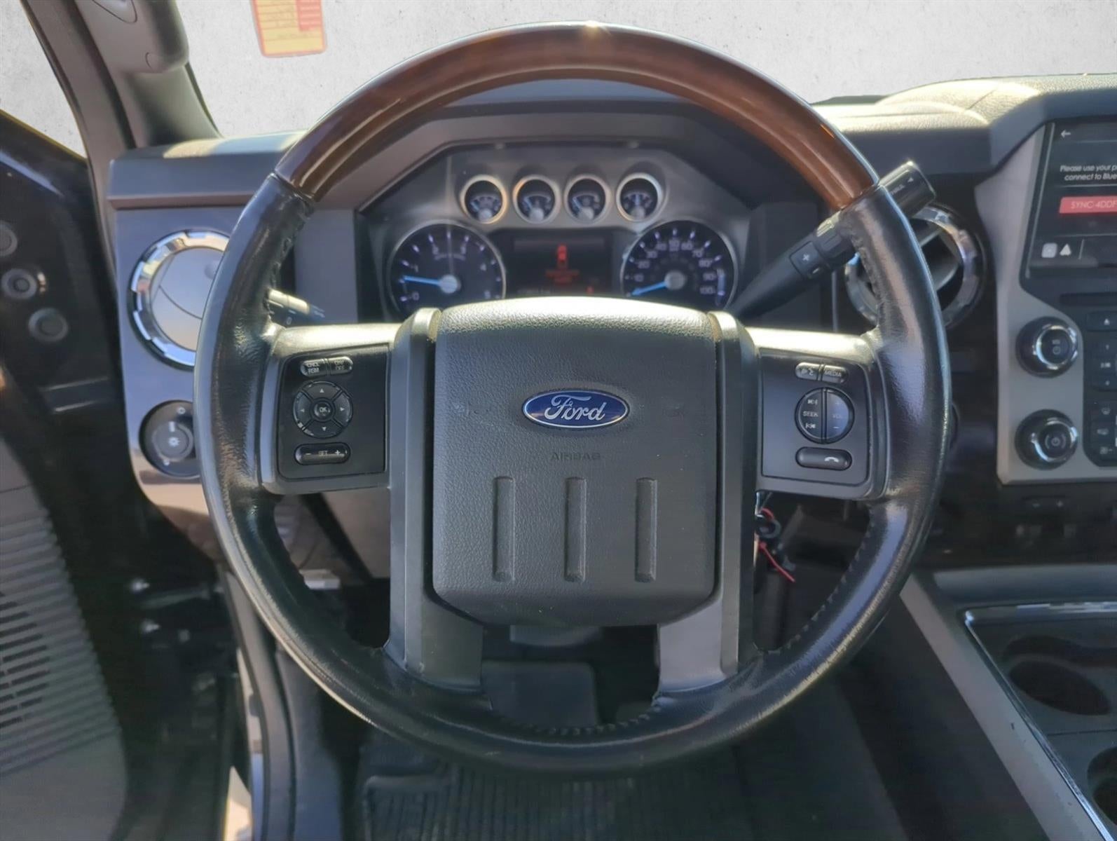 2015 Ford Super Duty F-350 DRW 4WD Crew Cab 8 Ft Box Platinum