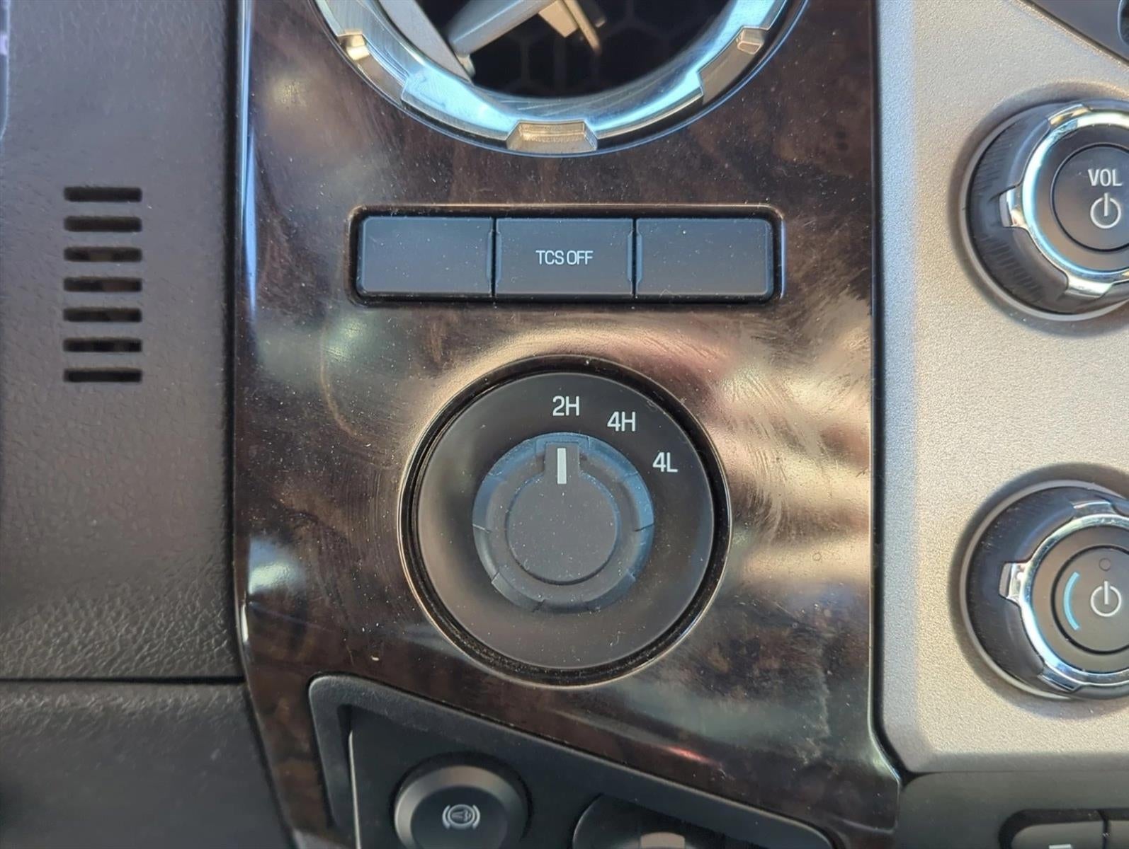 2015 Ford Super Duty F-350 DRW 4WD Crew Cab 8 Ft Box Platinum