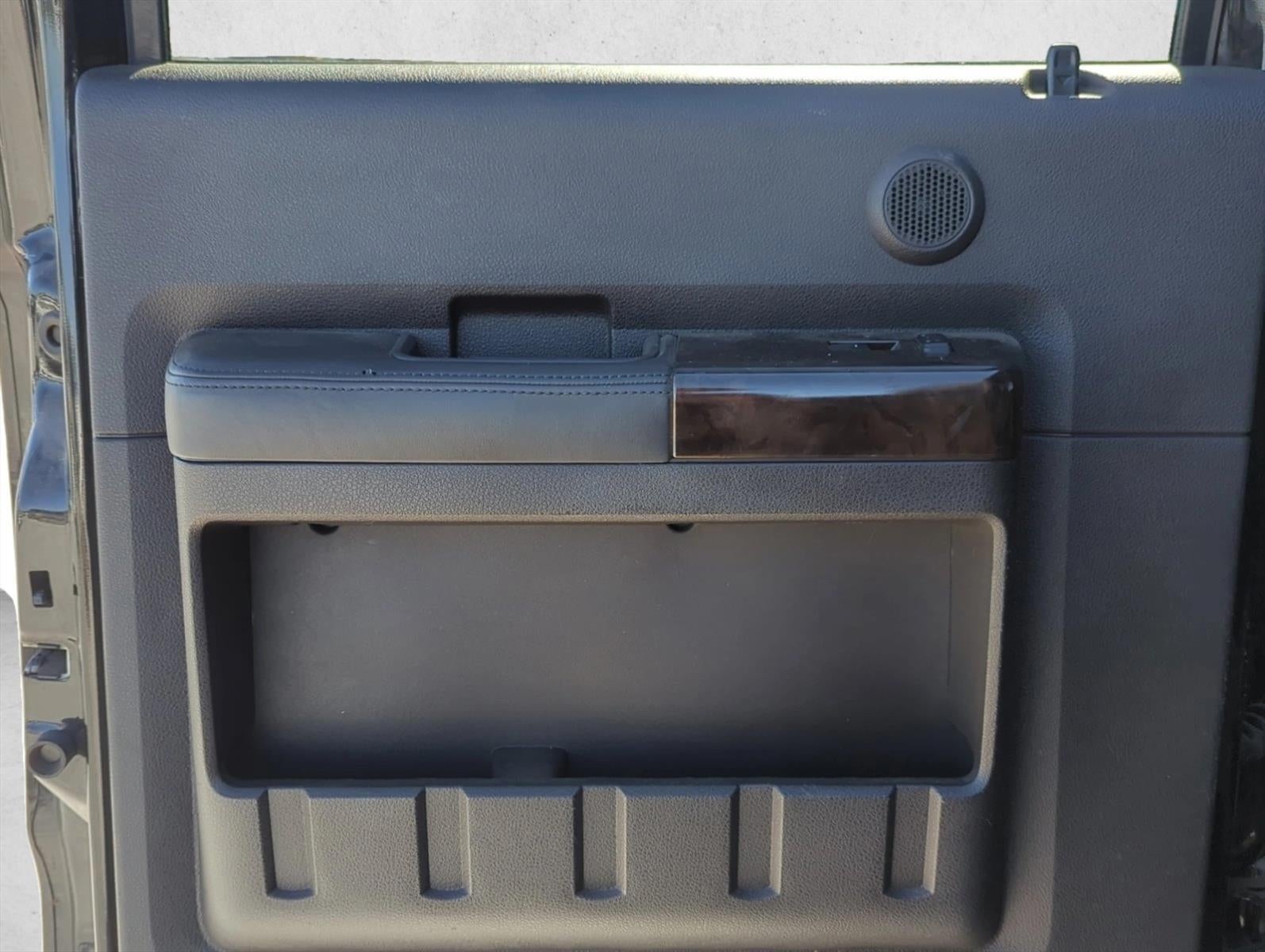 2015 Ford Super Duty F-350 DRW 4WD Crew Cab 8 Ft Box Platinum