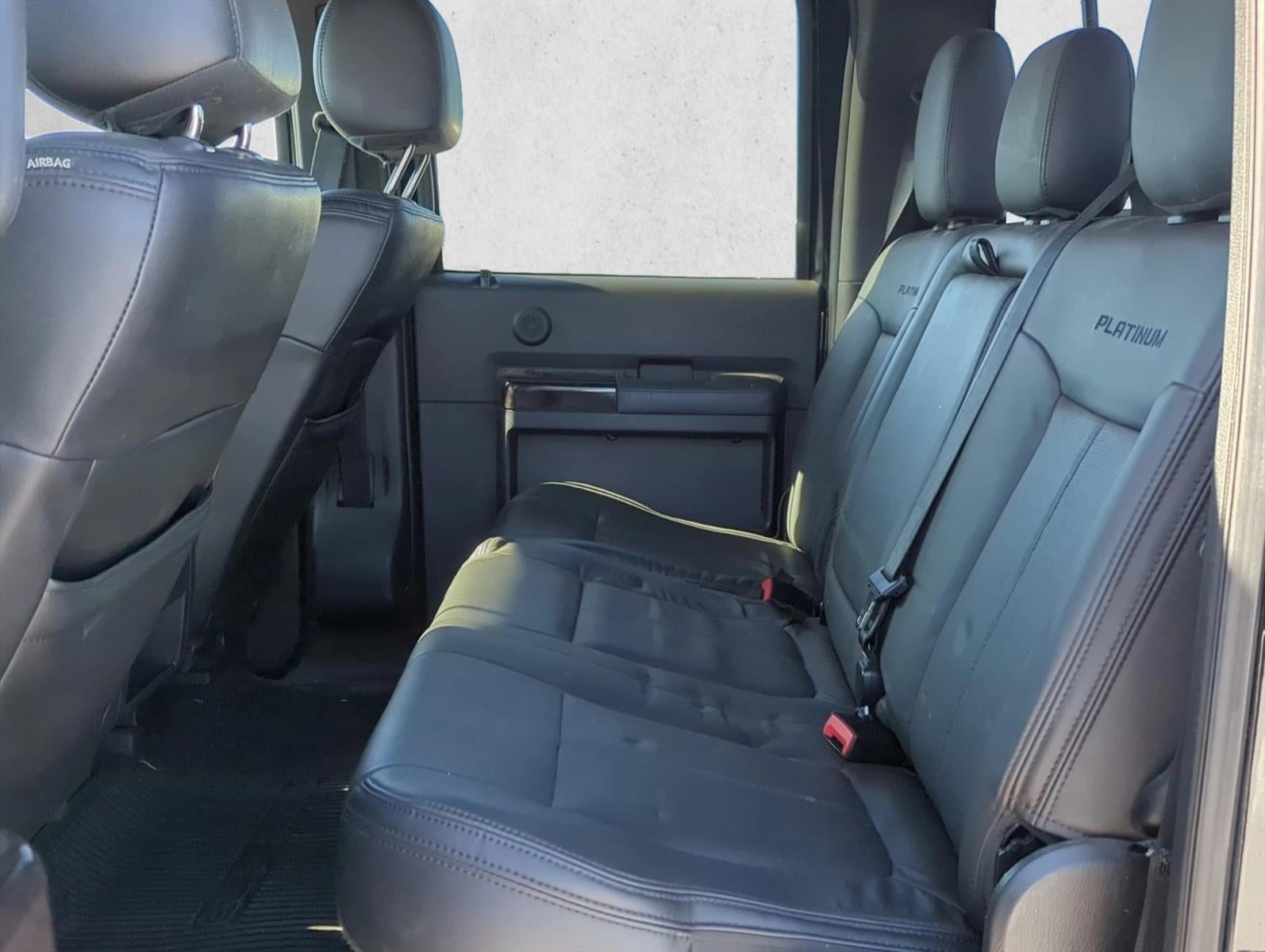 2015 Ford Super Duty F-350 DRW 4WD Crew Cab 8 Ft Box Platinum