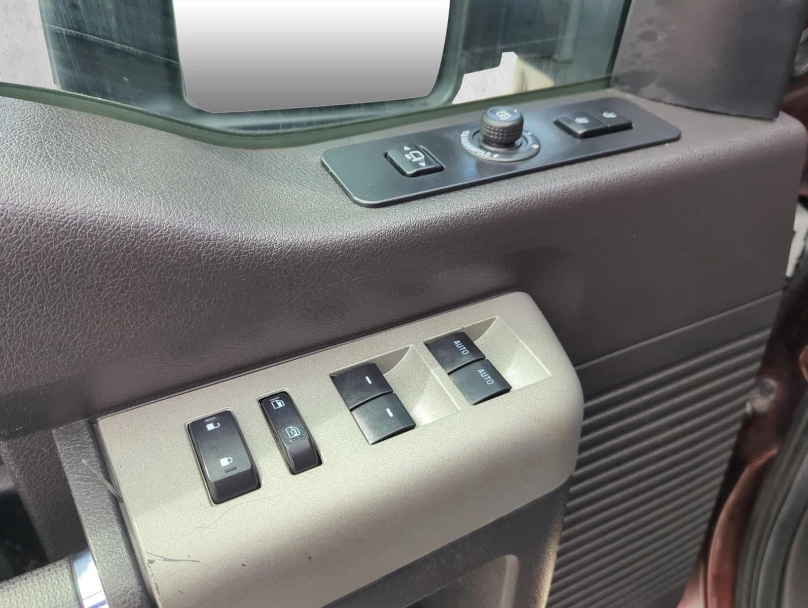 2016 Ford Super Duty F-350 DRW 4WD Crew Cab 8 Ft Box Lariat