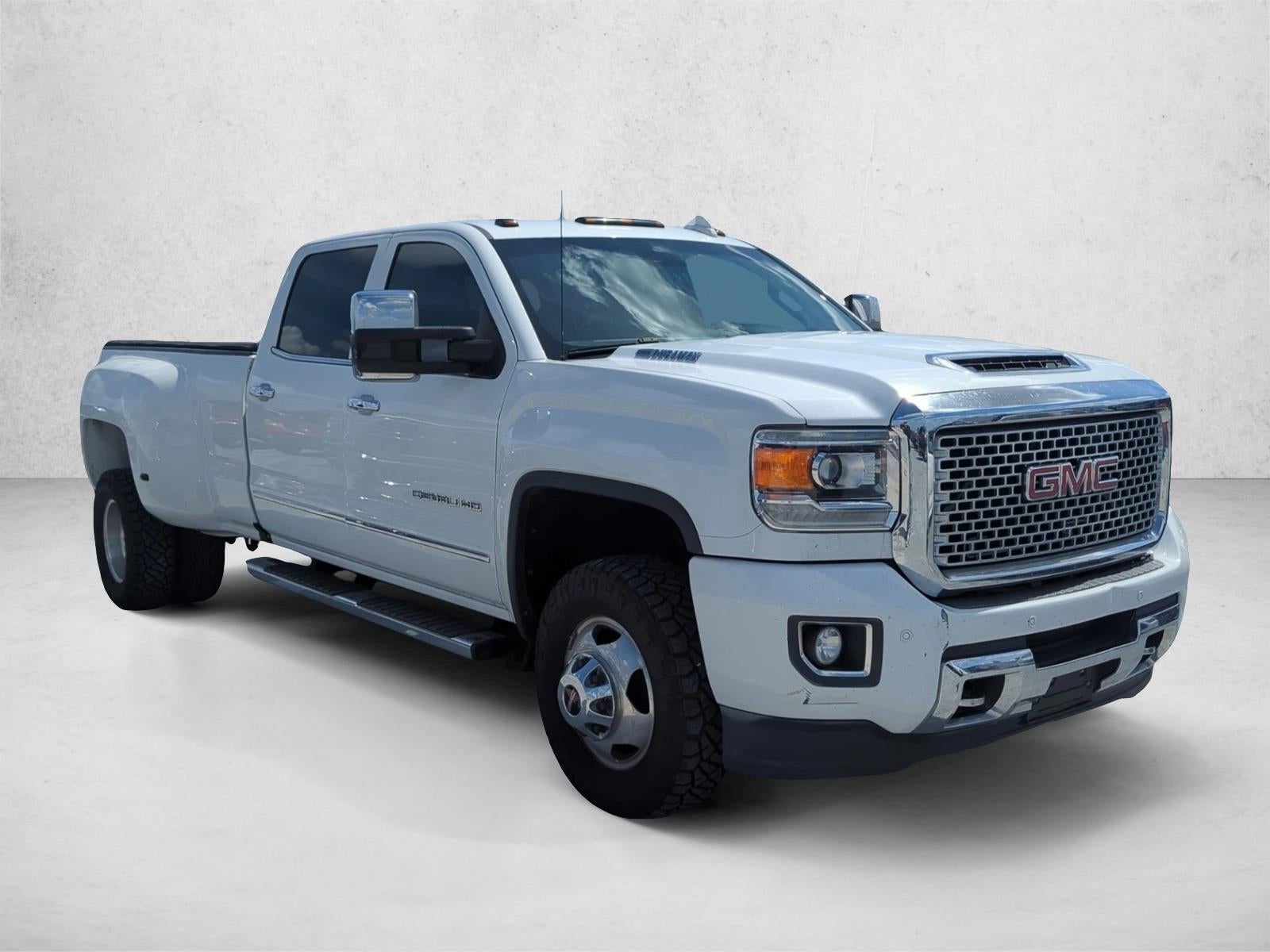 2017 GMC Sierra 3500HD Crew Cab Long Box 4-Wheel Drive Denali