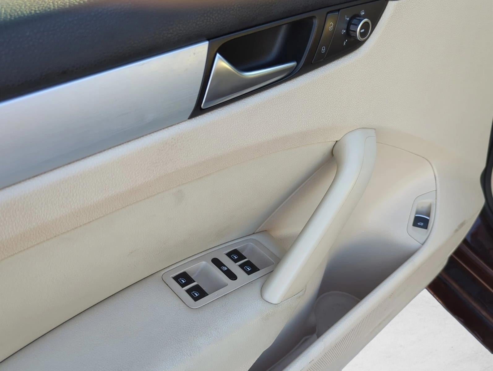 2012 Volkswagen Passat 4dr Sdn 2.5L Manual SE PZEV