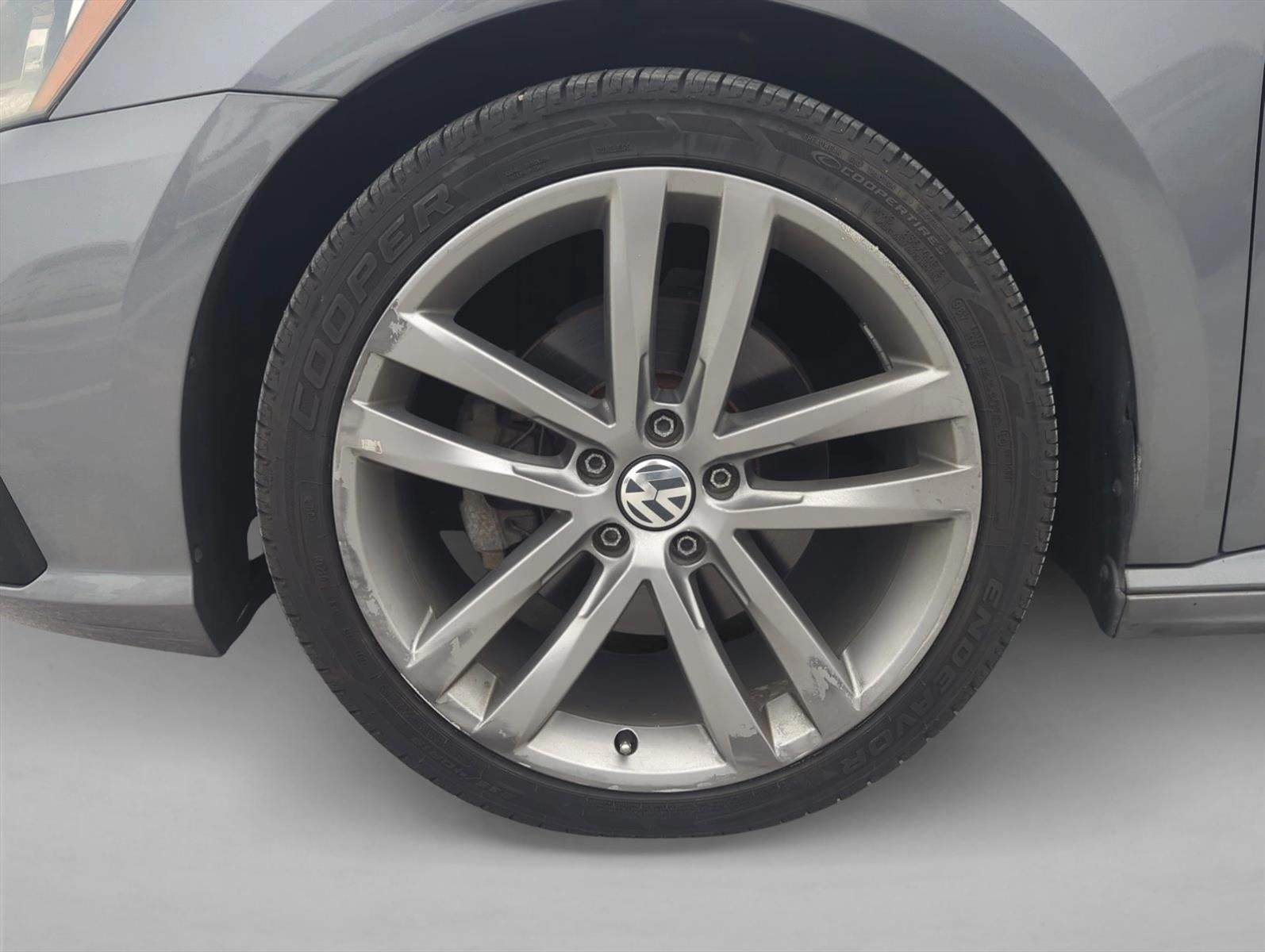 2017 Volkswagen Passat R-Line w/Comfort Pkg Auto