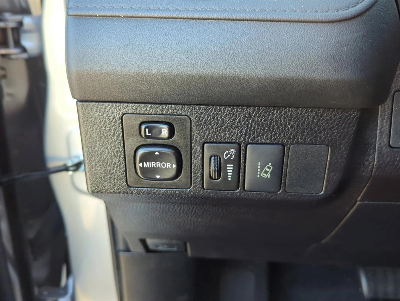 2017 Toyota RAV4 LE FWD (GS)