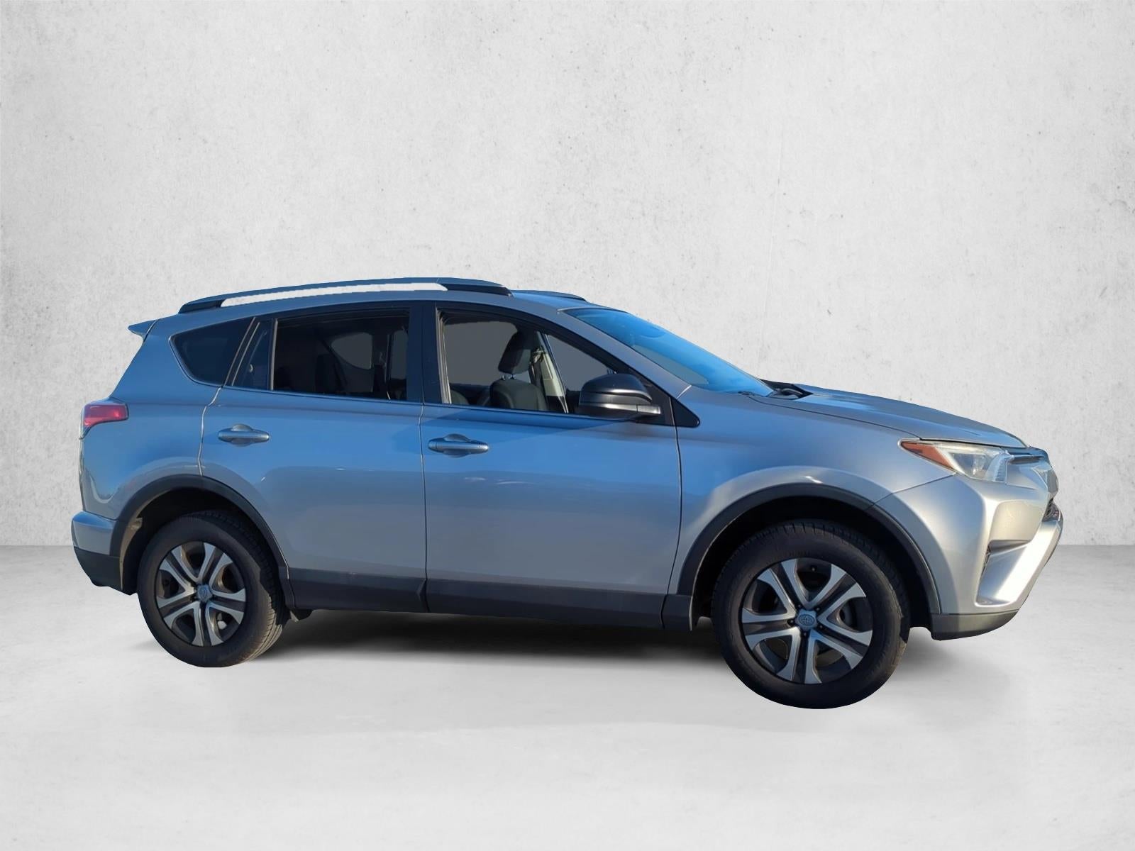 2017 Toyota RAV4 LE FWD (GS)