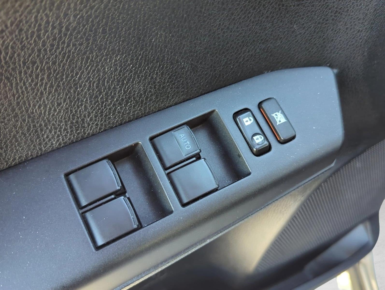 2017 Toyota RAV4 LE FWD (GS)