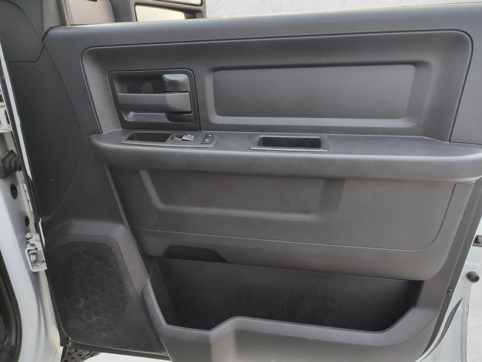 2023 RAM 3500 Tradesman 4x4 Crew Cab 8' Box