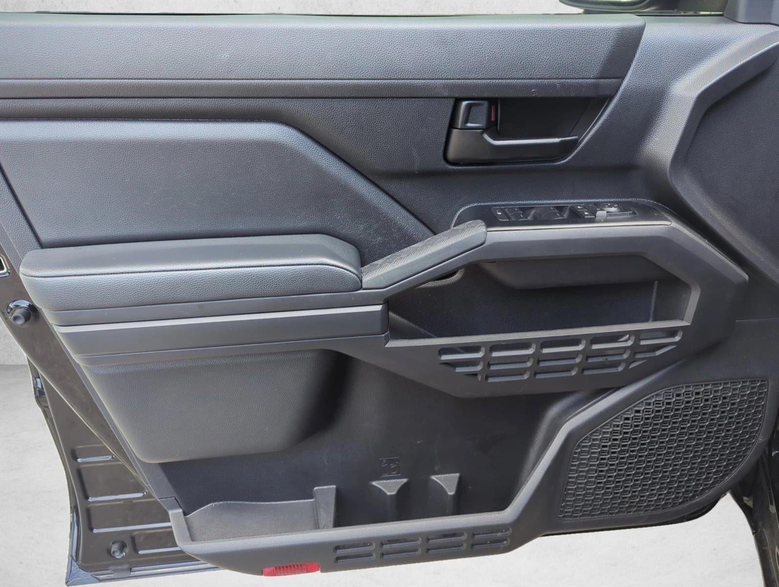 2025 Toyota Tacoma 4WD 4WD SR Double Cab 5' Bed AT (GS)