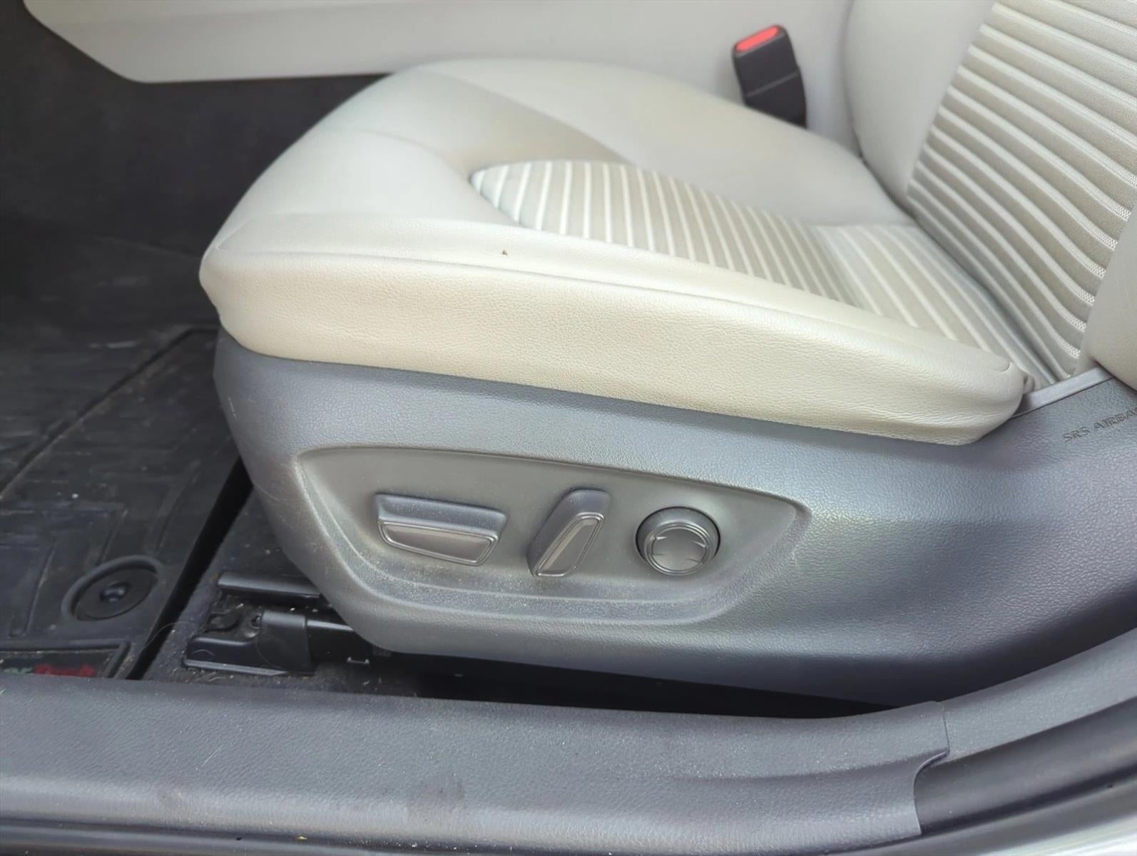 2018 Toyota Camry SE Auto (SE)