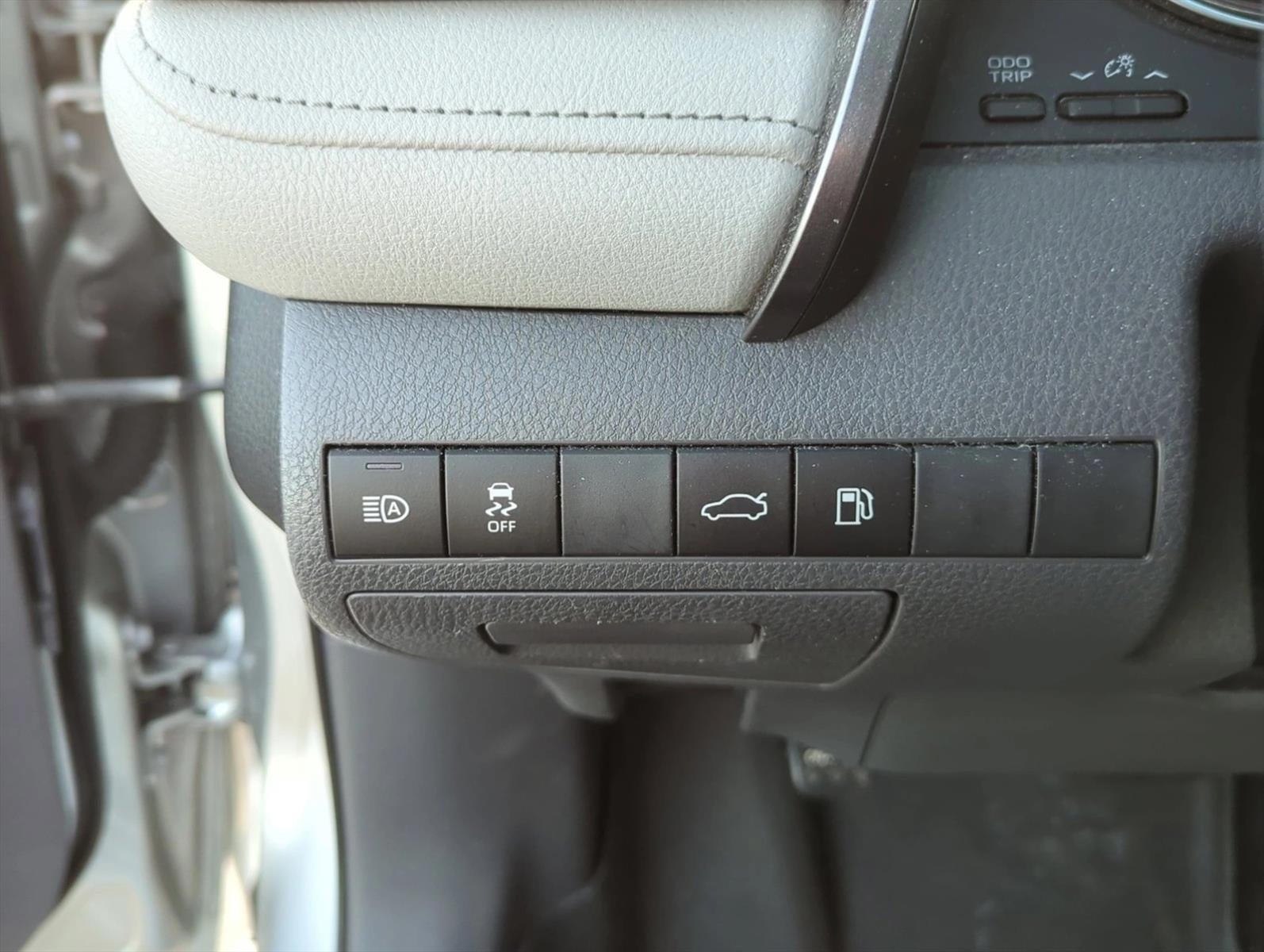 2018 Toyota Camry SE Auto (SE)