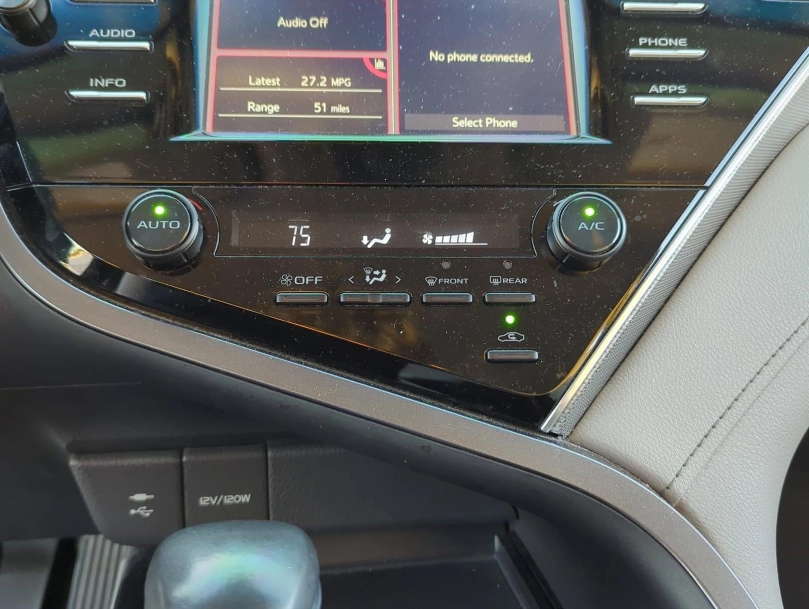 2018 Toyota Camry SE Auto (SE)