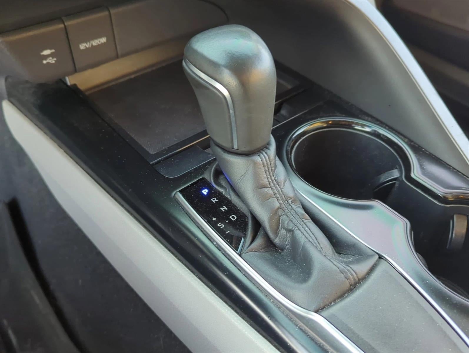 2018 Toyota Camry SE Auto (SE)