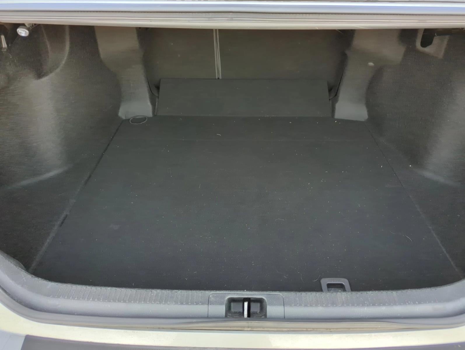 2018 Toyota Camry SE Auto (SE)