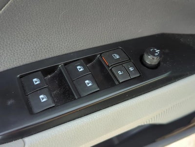 2018 Toyota Camry SE Auto (SE)