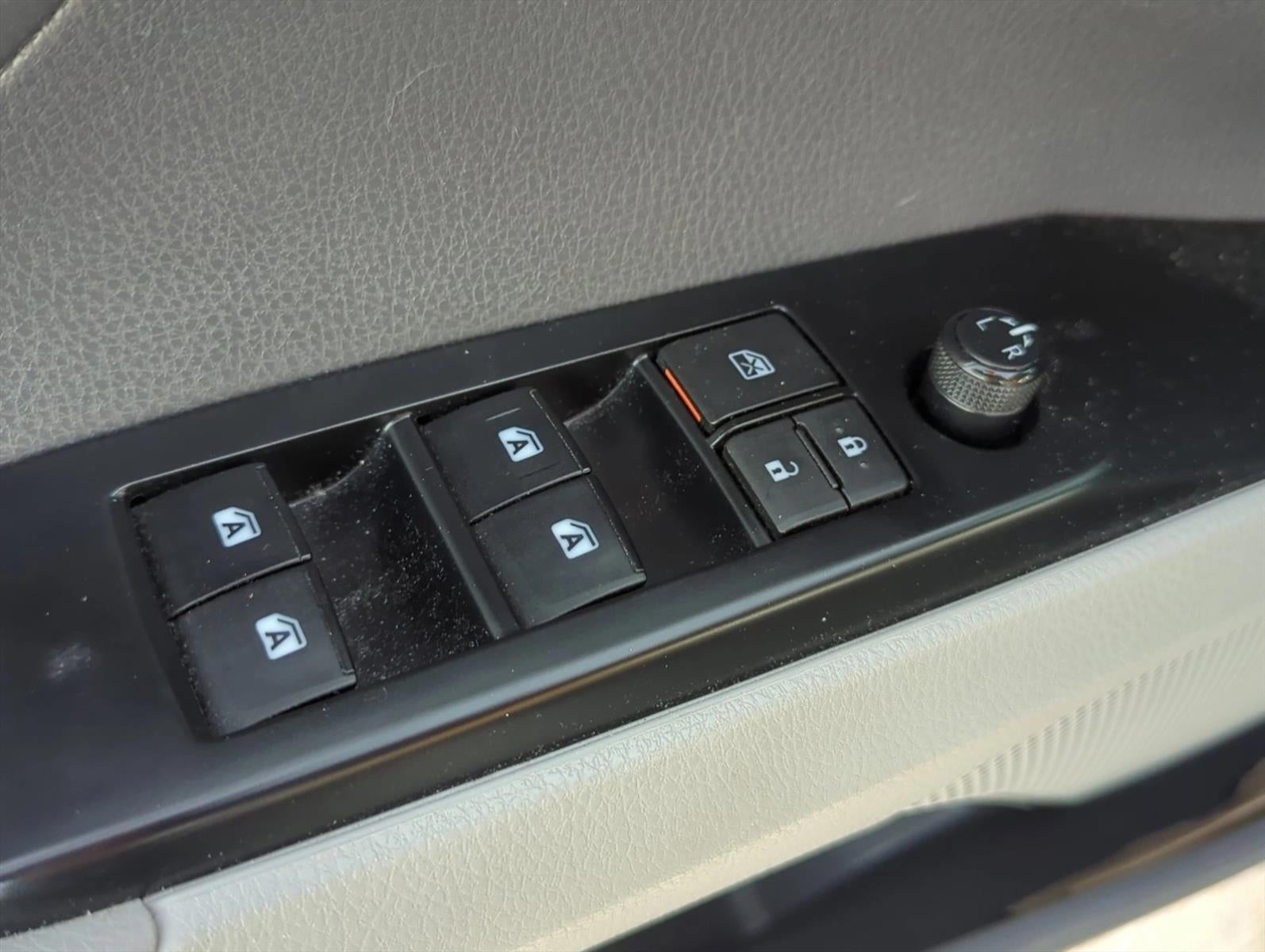 2018 Toyota Camry SE Auto (SE)