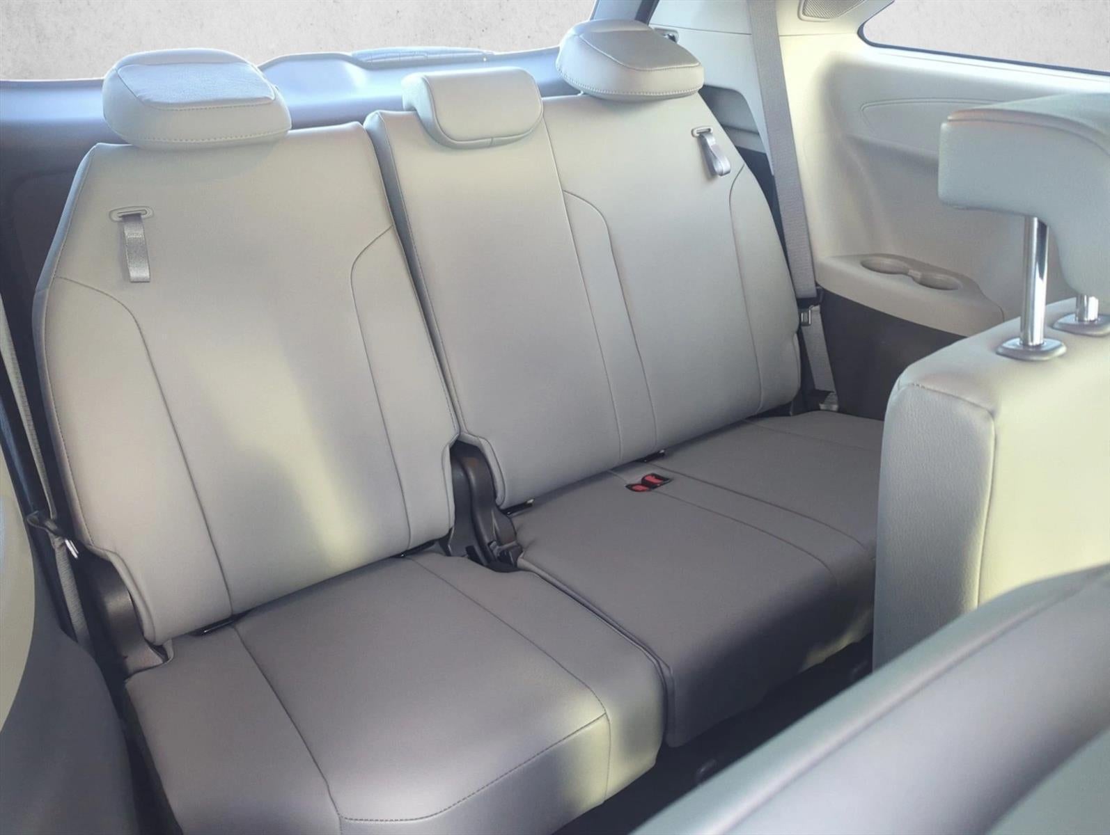 2022 Toyota Sienna XLE FWD 8-Passenger (Natl)