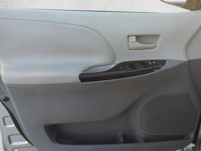 2011 Toyota Sienna 5dr 8-Pass Van V6 LE FWD (Natl)