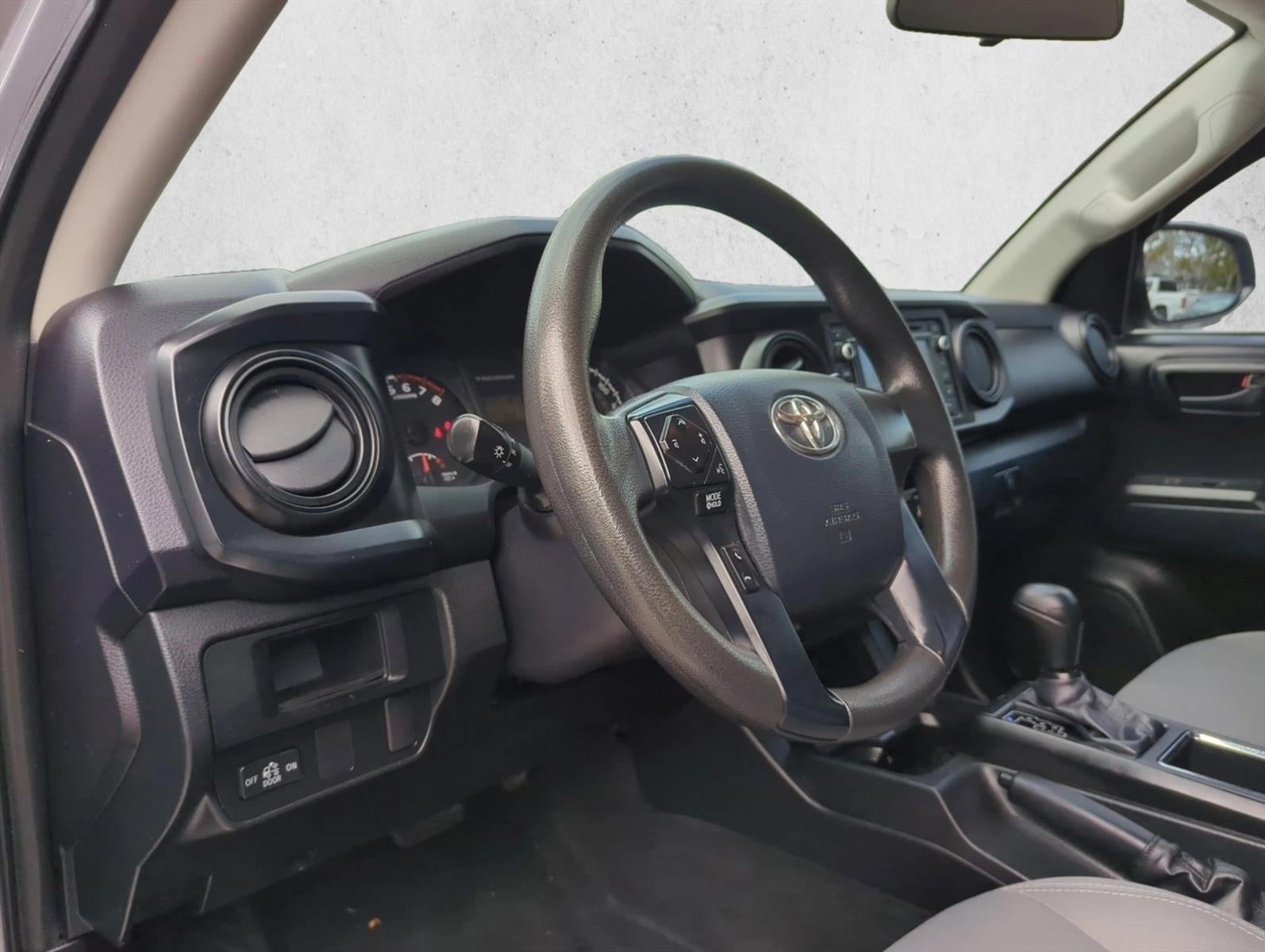 2017 Toyota Tacoma SR Double Cab 5' Bed I4 4x2 AT (GS)
