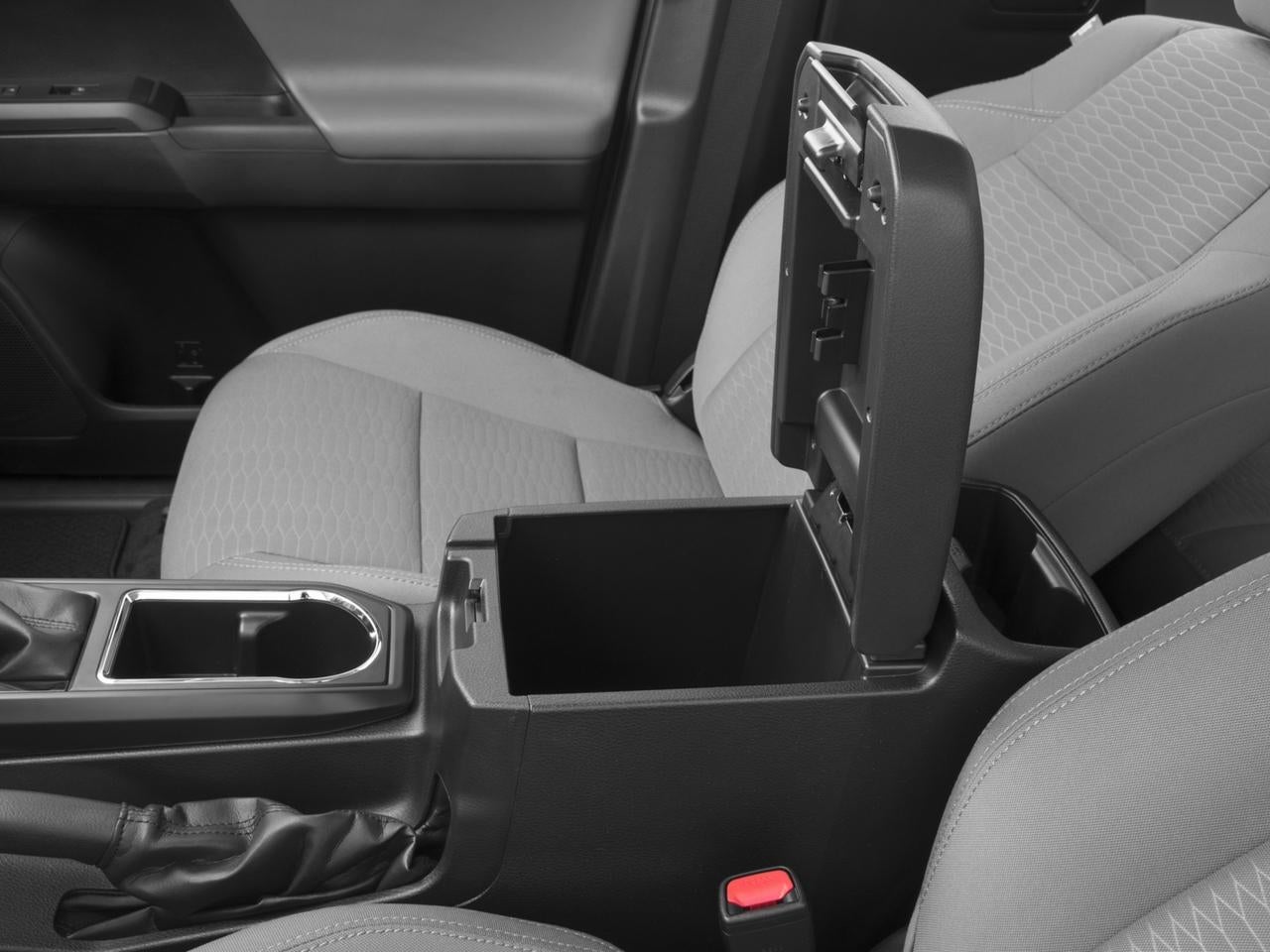 2017 Toyota Tacoma SR Double Cab 5' Bed I4 4x2 AT (GS)