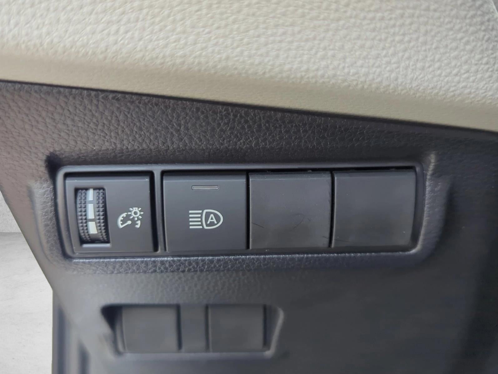 2025 Toyota Corolla Cross L 2WD (Natl)
