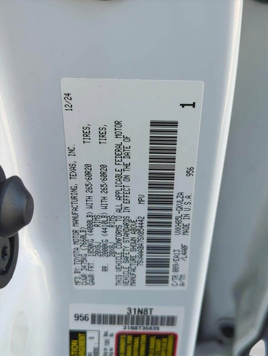 2025 Toyota Sequoia Limited 4WD (SE)