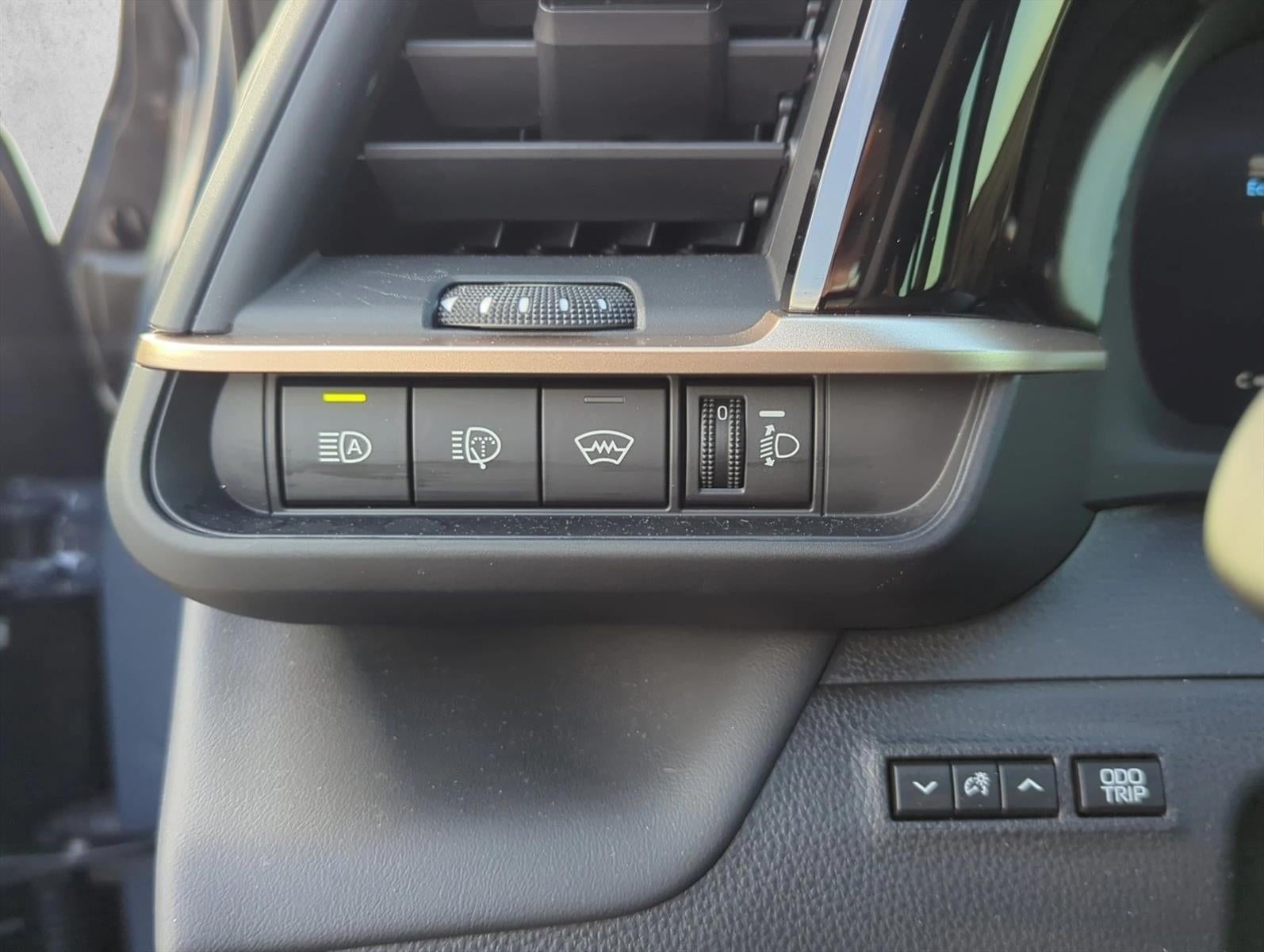2025 Toyota Crown Signia XLE AWD (Natl)