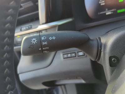 2025 Toyota Crown Signia XLE AWD (Natl)