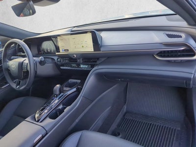 2025 Toyota Crown Signia XLE AWD (Natl)