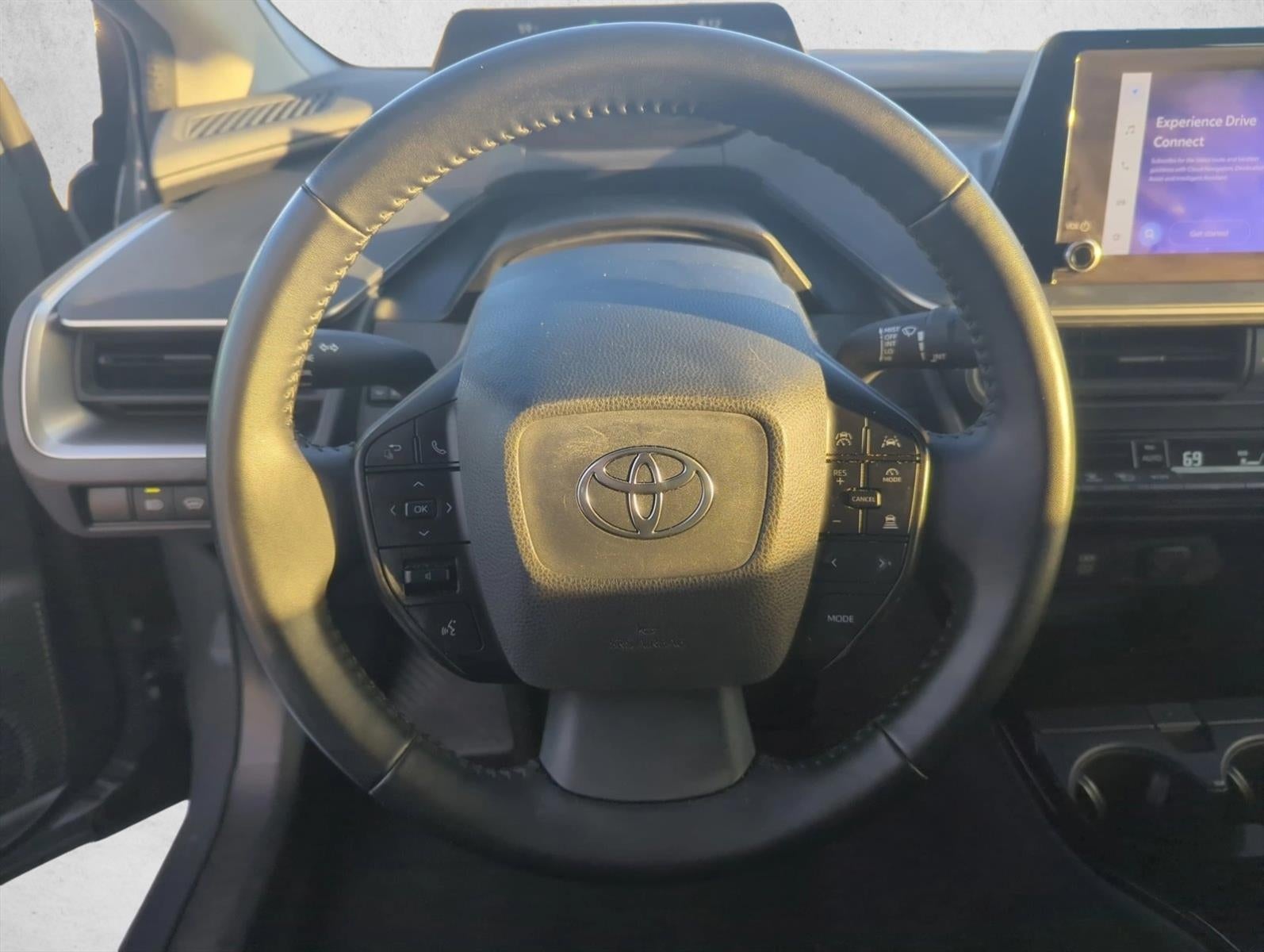 2024 Toyota Prius LE (Natl)