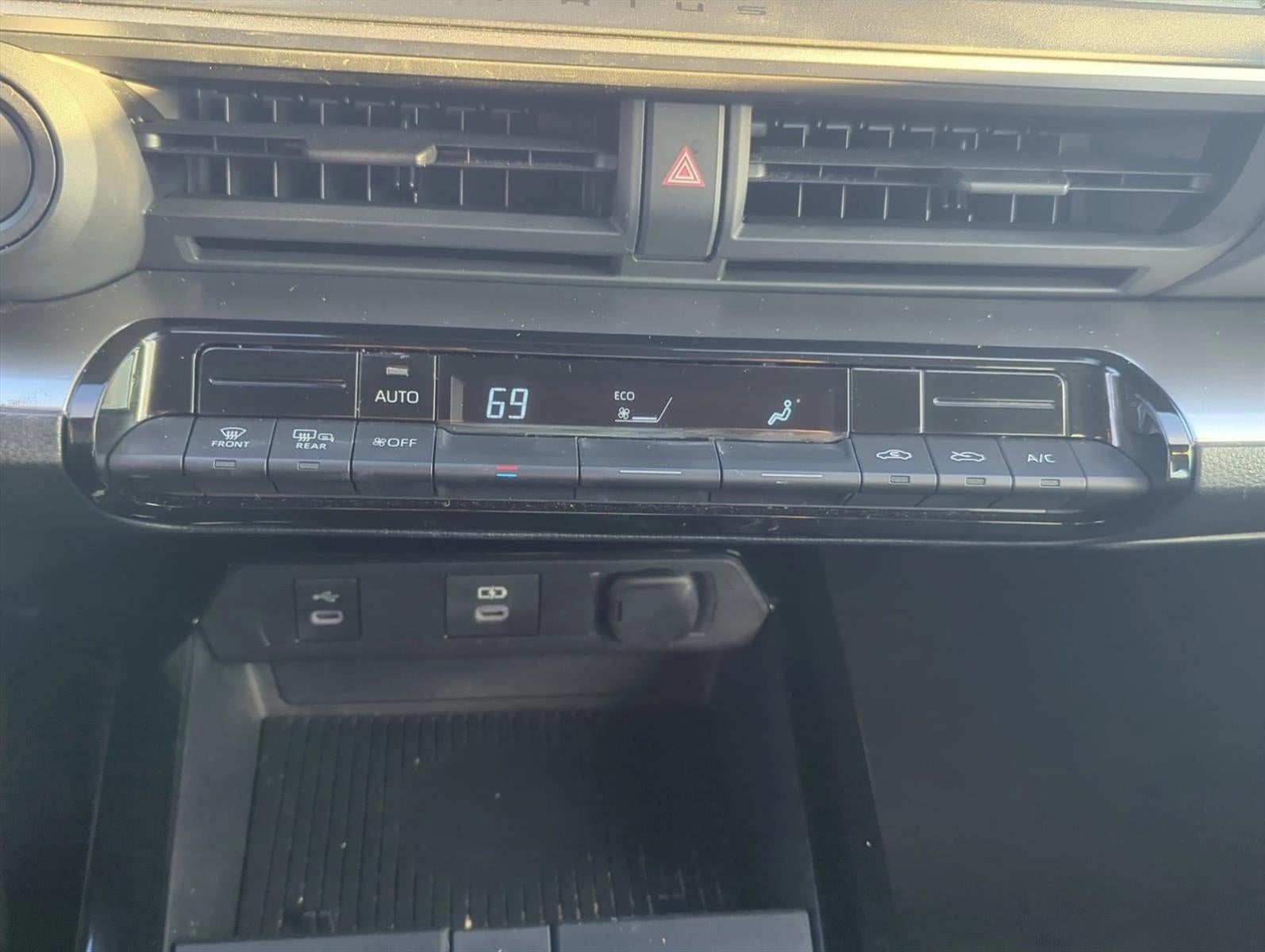 2024 Toyota Prius LE (Natl)