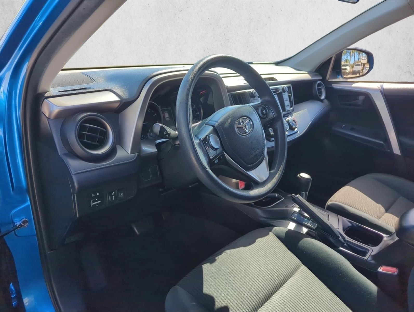 2018 Toyota RAV4 LE FWD (GS)