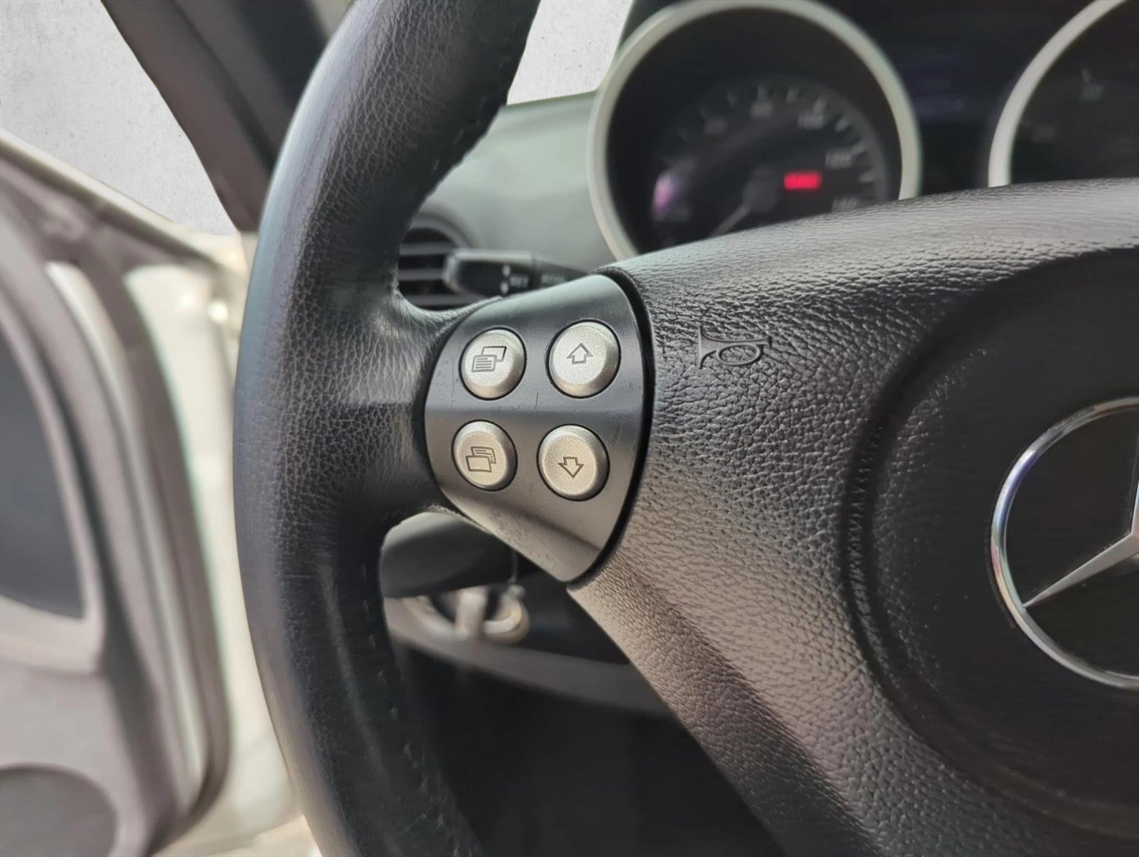 2005 Mercedes-Benz SLK Base
