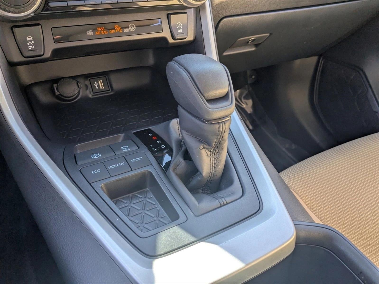 2025 Toyota RAV4 LE FWD (GS)