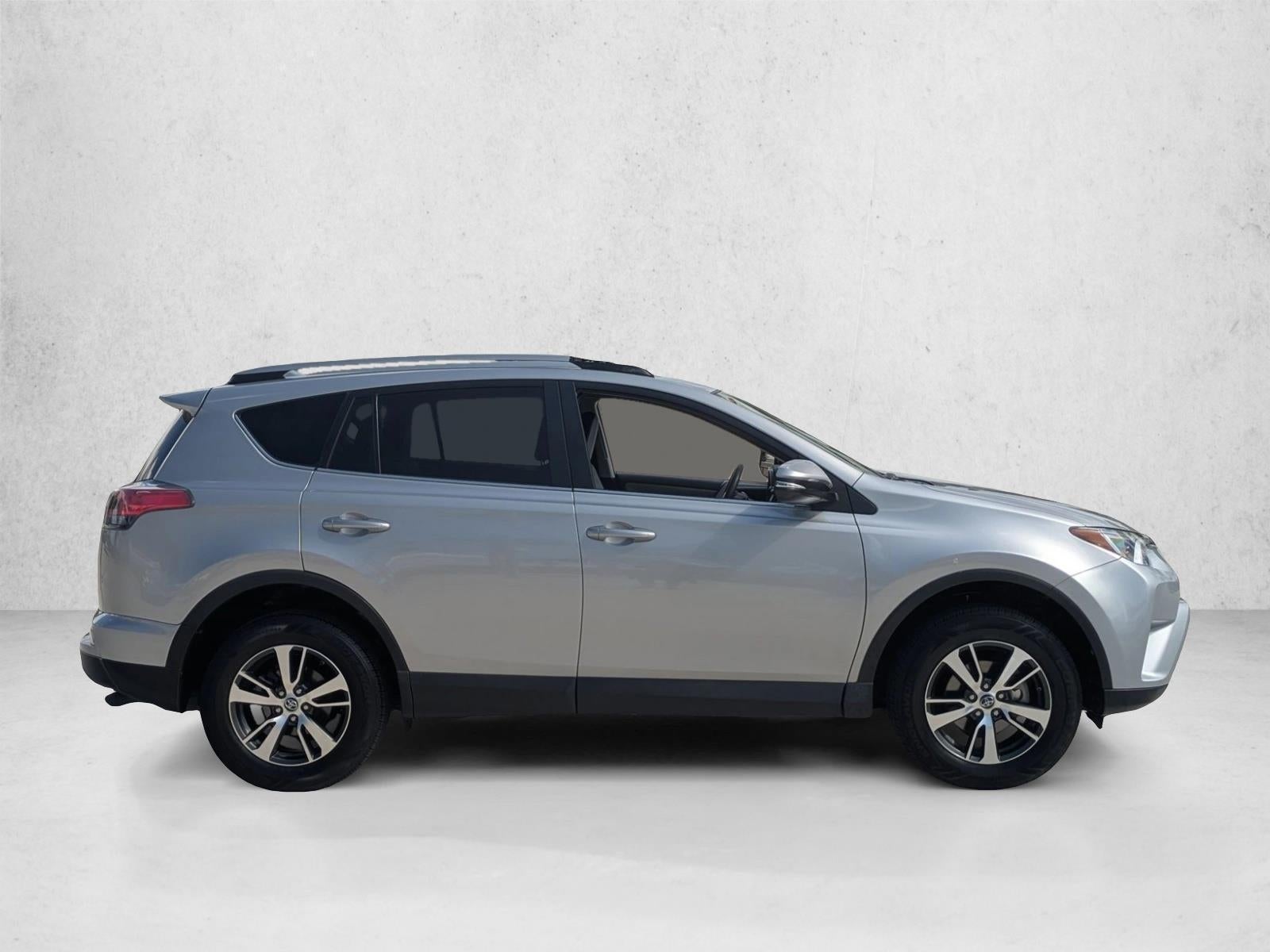 2017 Toyota RAV4 XLE FWD (GS)